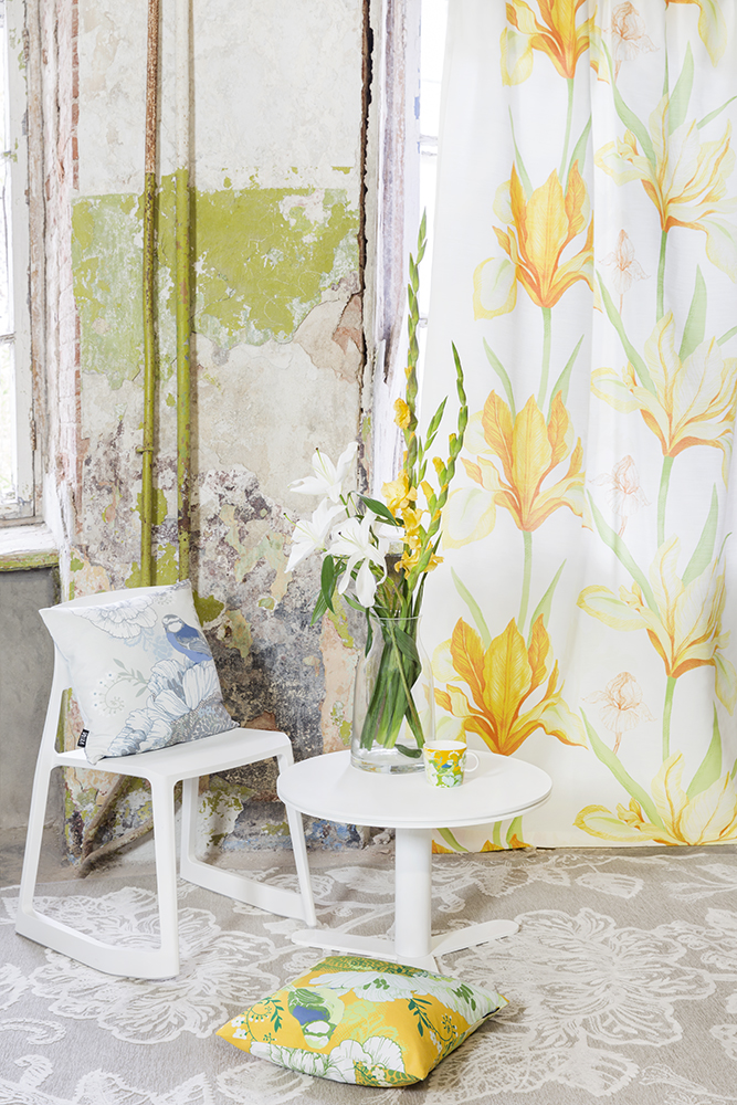 Vallila_SS16_Iiris_curtain_Sinilintu_cushion_Cinnamon_rug_photographerHennaSoronen_2