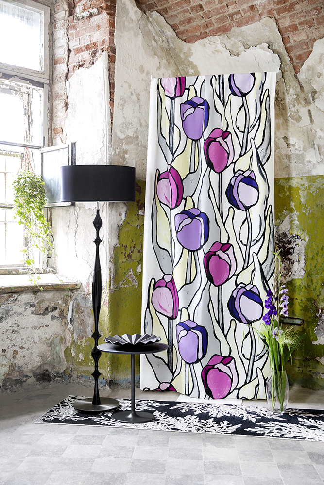 Vallila_SS16_Tulppaani_curtain_Nitty_rug_photographerHennaSoronen