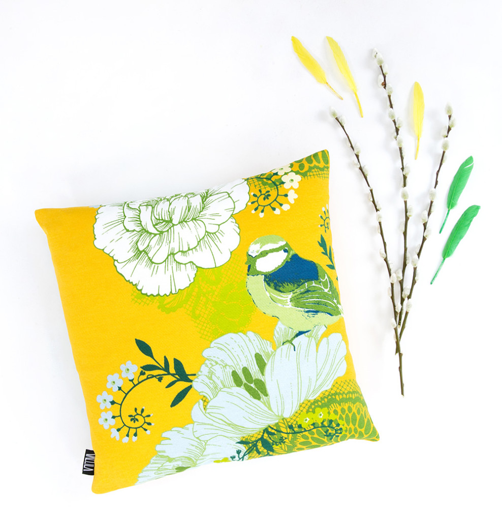 Vallila_SS16_Sinilintu_cushion_photographerHennaSoronen